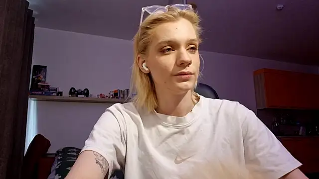 AuraNeveraのライブXXXチャット