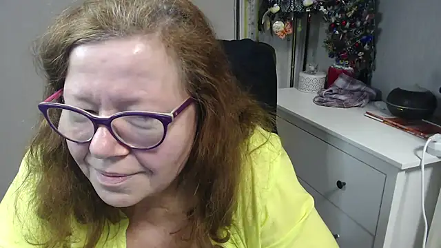 Adelewildx: онлайн-секс-чат