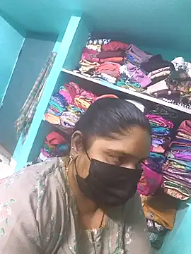 Villageanuty Adlı Modelin Canlı XXX Sohbeti