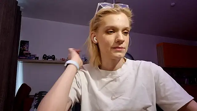 AuraNevera 现场XXX聊天