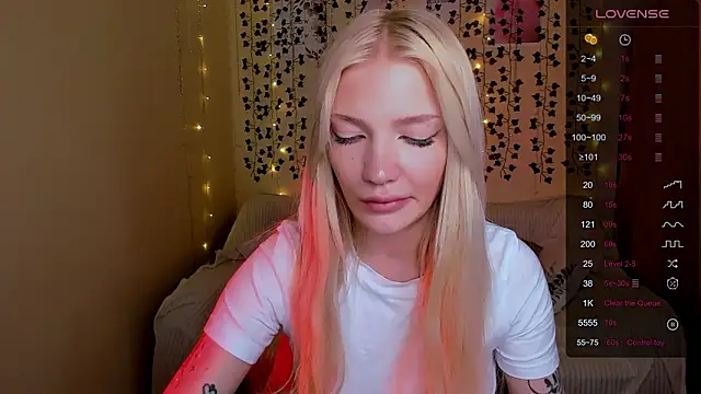 Show modela AnyaTaylor_ na web-kameri