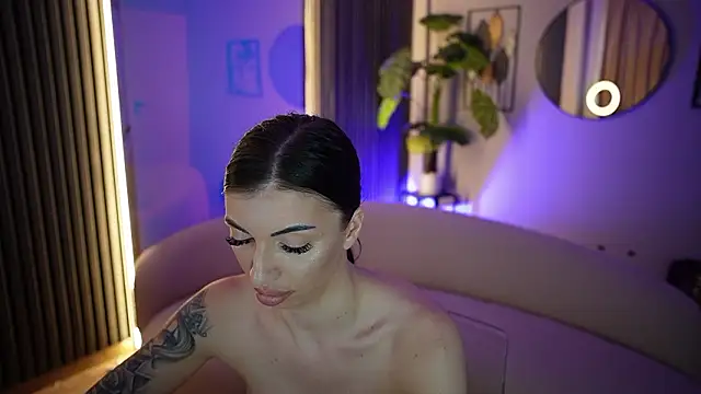 KaylaLuxx_ webkamerás műsora