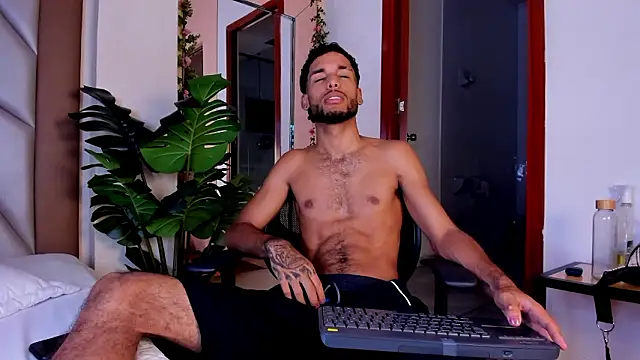 Thiagoferreti: онлайн-секс-чат