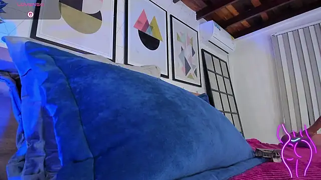 MiaKay1 live XXX chat