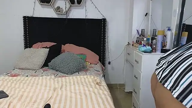 دردشة charlotte_077 الجنسية المباشرة