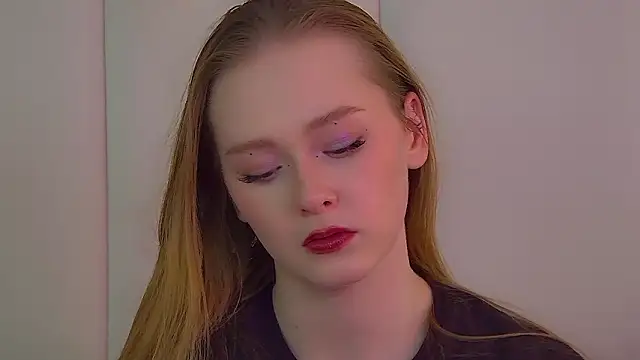 AgataFoxley Adlı Modelin Canlı XXX Sohbeti