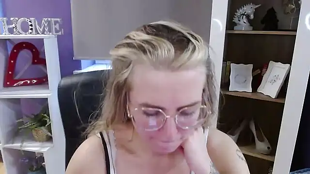 Zoey_Erotic élő XXX-chatje