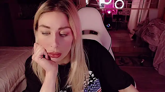 AnnieGOld_ Chat XXX in diretta