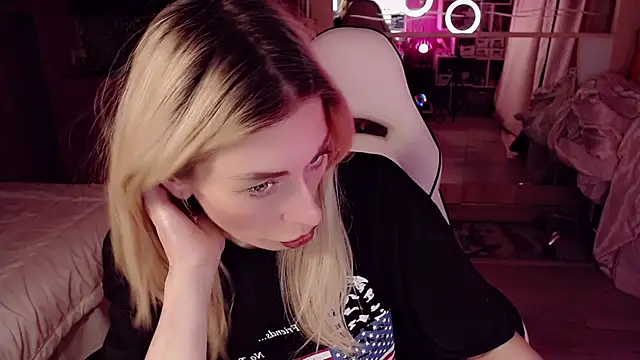 AnnieGOld_ Chat XXX in diretta