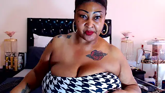 แชท XXX สดของ MONSTERTITS44DDD