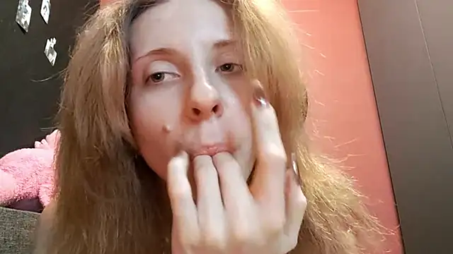 TiaraHenegann Live XXX chat