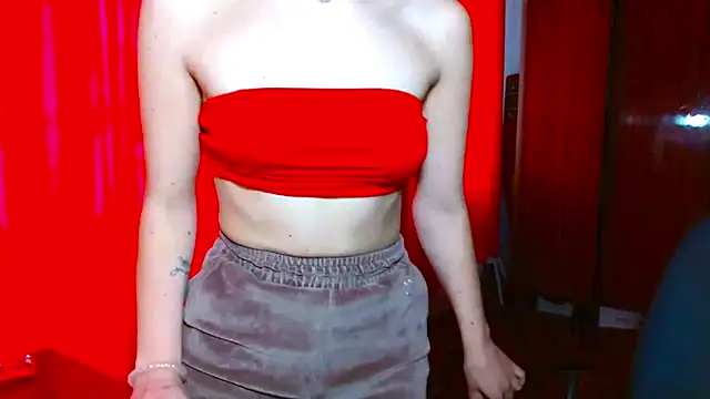 EmillyPlay Adlı Modelin Canlı XXX Sohbeti