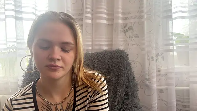 MichaelaStruckhoff Adlı Modelin Canlı XXX Sohbeti