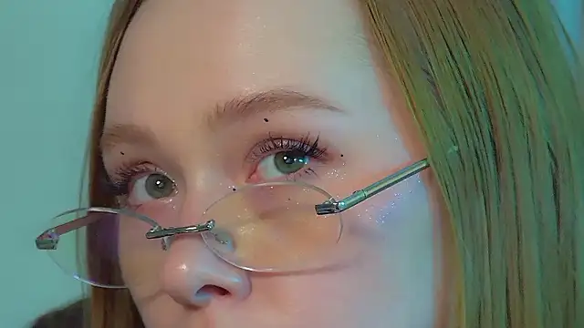 AgataFoxley Adlı Modelin Canlı XXX Sohbeti