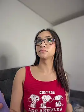 Isabella-Teen Adlı Modelin Canlı XXX Sohbeti