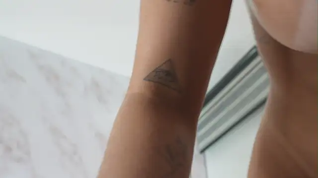 Annyy_Rosse Adlı Modelin Canlı XXX Sohbeti