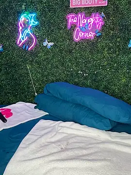 RenaThickAss Adlı Modelin Canlı XXX Sohbeti