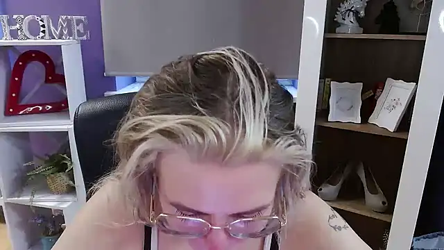 XXX chat uživo modela Zoey_Erotic