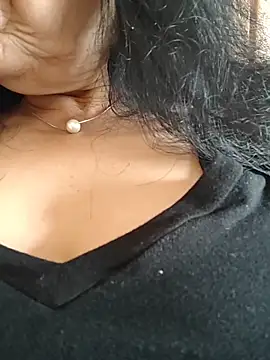 NakedMILFx élő XXX-chatje