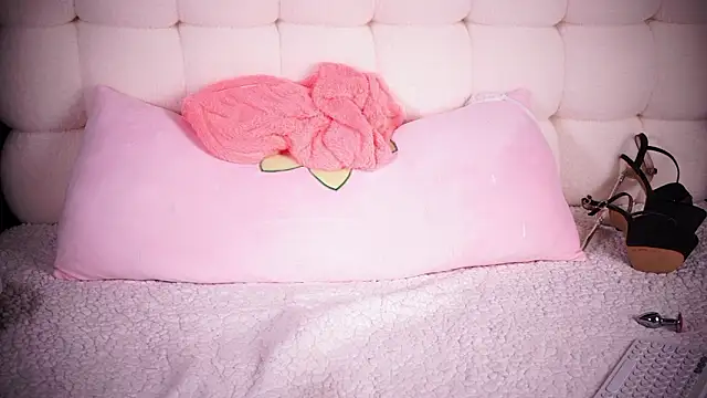 Pussylovekate Adlı Modelin Canlı XXX Sohbeti