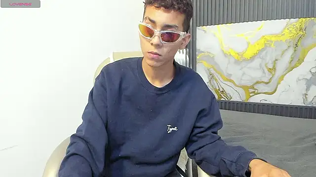 TaylerMiles Live XXX-chat