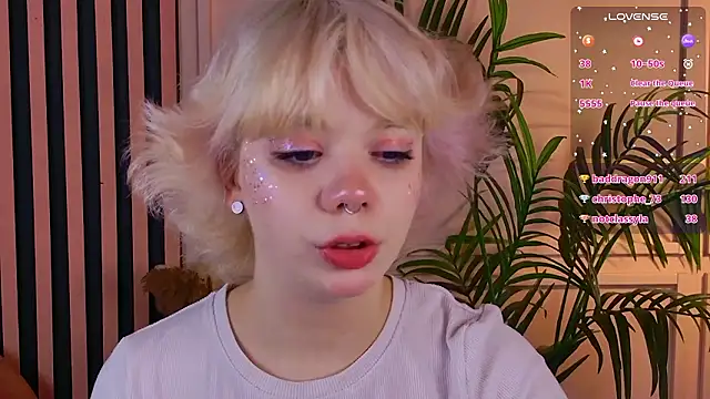 Waifu_KetrinのライブXXXチャット