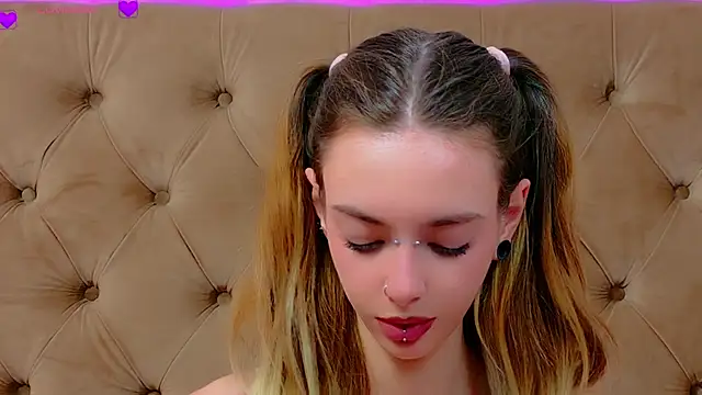 CoraVexのライブXXXチャット