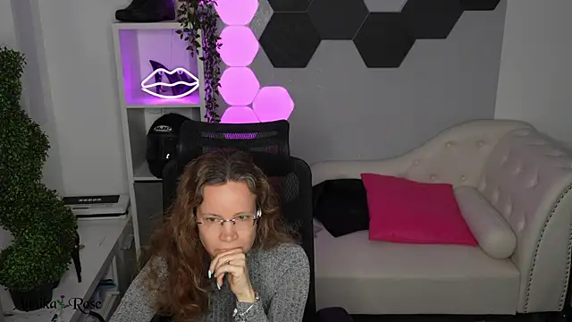 AnnikaRose Chat XXX in diretta