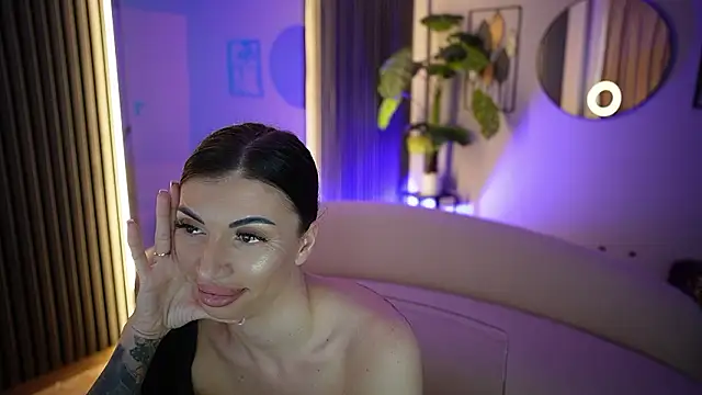 Chatroom XXX en direct de KaylaLuxx_