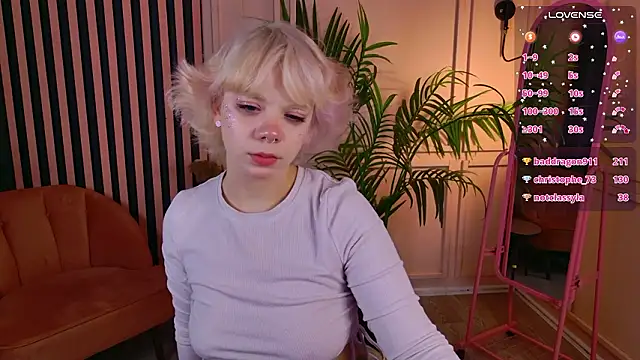 Chat +18 de Waifu_Ketrin ao vivo