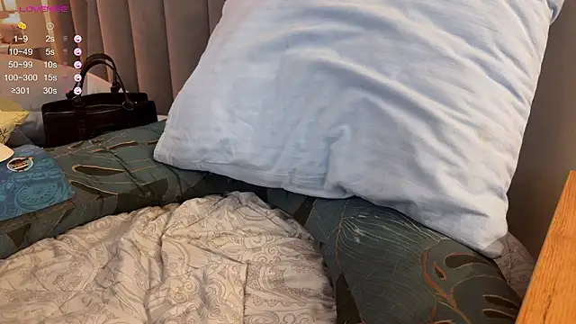 Chat XXX en directo de emily_is_here_