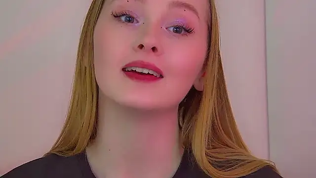 AgataFoxley Adlı Modelin Canlı XXX Sohbeti