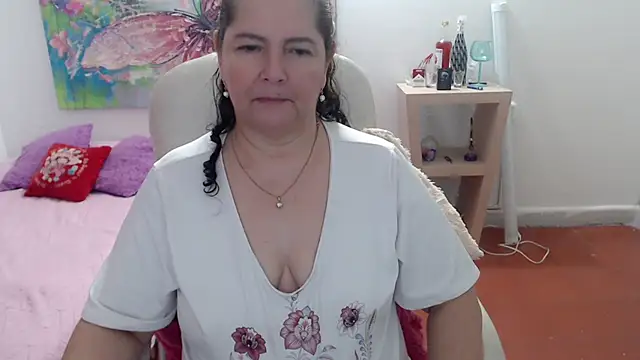 leonela_69: онлайн-секс-чат