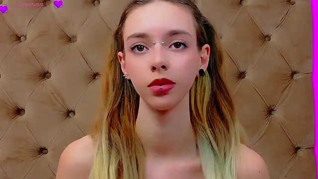 CoraVex Adlı Modelin Canlı XXX Sohbeti