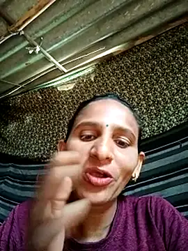 Baby__Shreya: διαδικτυακό σόου στην κάμερα