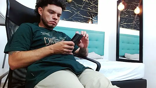 Chat XXX en directo de Enzo_Turner