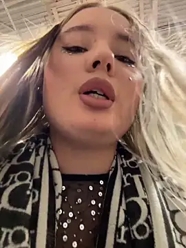 VineraSweet Chat XXX live