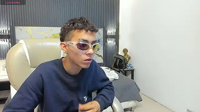 TaylerMiles Live XXX Chat