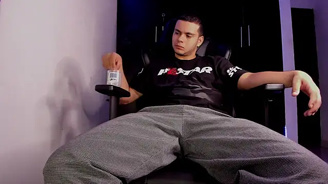 Liam_Mateo Adlı Modelin Canlı XXX Sohbeti