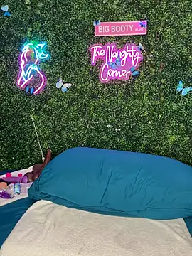 RenaThickAss: онлайн-секс-чат