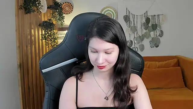 SaraDenars Adlı Modelin Canlı XXX Sohbeti