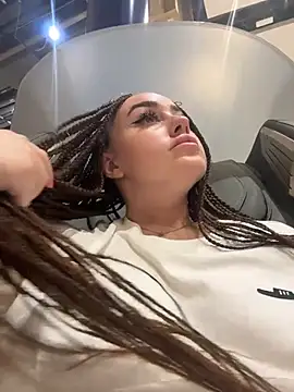 KiraSunshine Adlı Modelin Canlı XXX Sohbeti