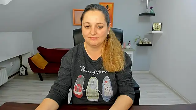 Chat +18 de LollaGirl ao vivo