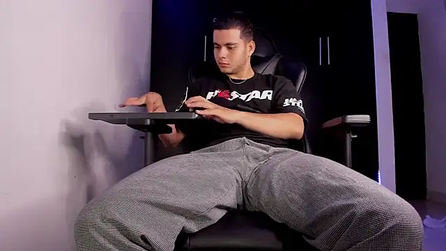 Liam_Mateo webcam show