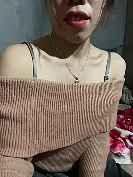 nhinhi-sexy Adlı Modelin Canlı XXX Sohbeti