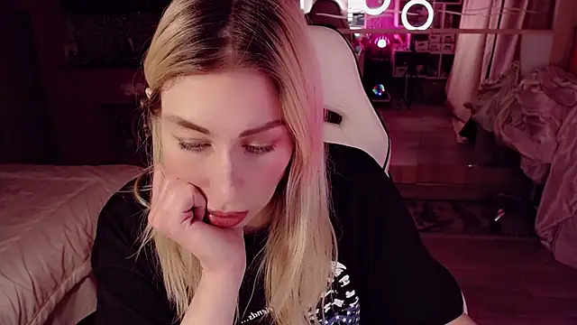 Chatroom XXX en direct de AnnieGOld_