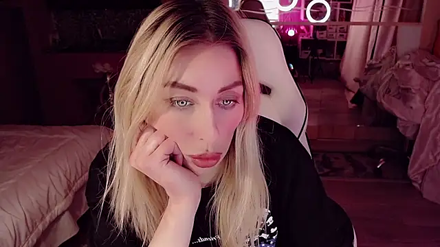 Chatroom XXX en direct de AnnieGOld_