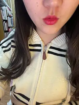 ruiki666 Adlı Modelin Canlı XXX Sohbeti