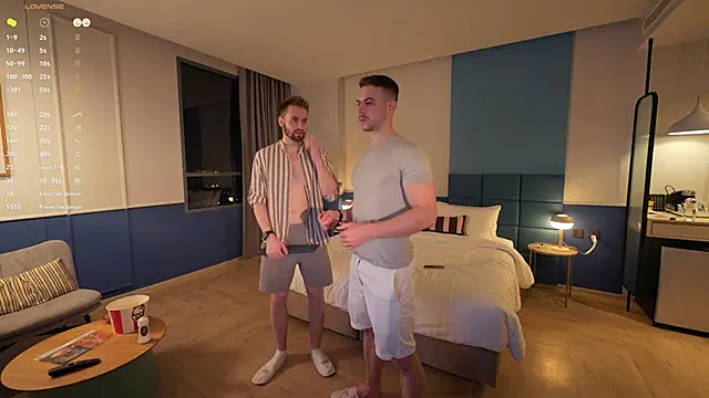 enjoy_me Adlı Modelin Web Kamerası Şovu