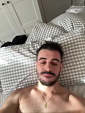 Carl242000 Adlı Modelin Canlı XXX Sohbeti